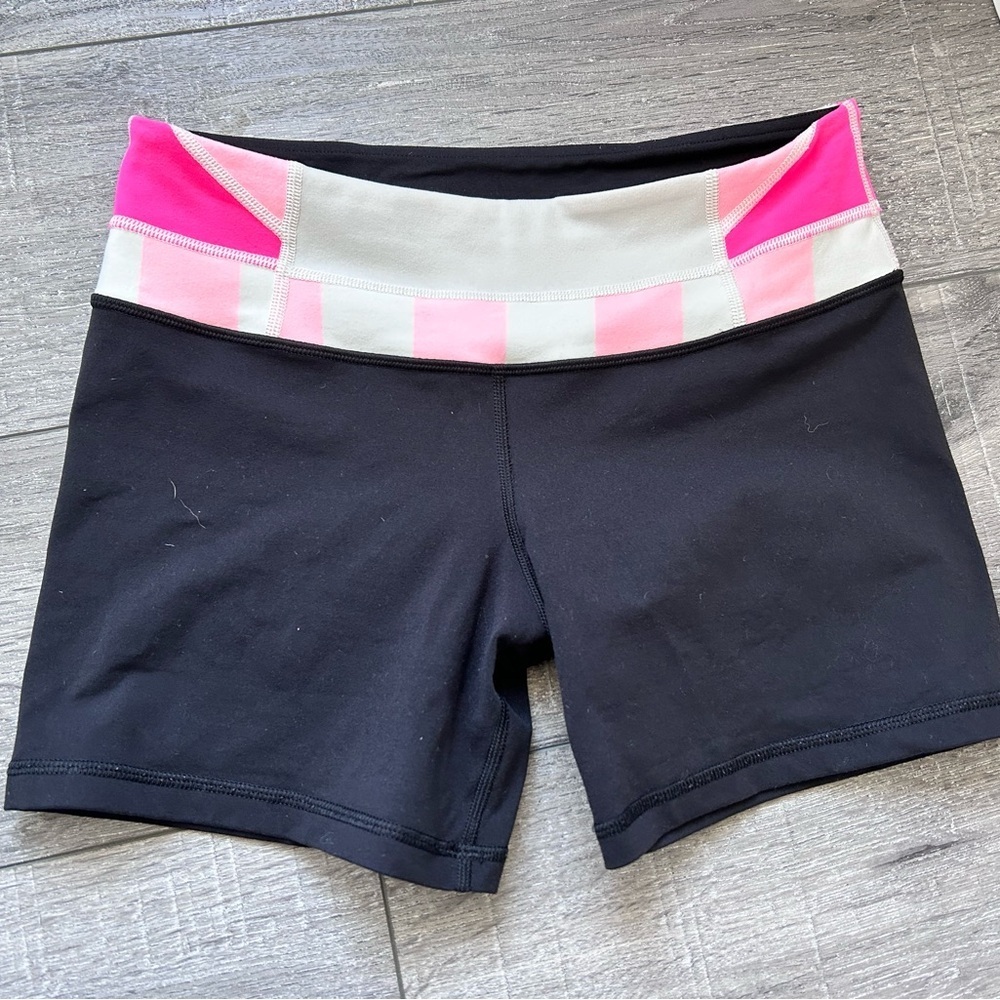 Lululemon Reverse Groove Short - Picture 4 of 7